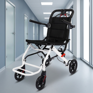 Fauteuil roulant manuel blanc avec siège et dossier noirs, pliable, léger, aide à la mobilité pour les personnes âgées - Product Image 1