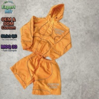 Ensemble de survêtement 2 pièces en nylon avec logo personnalisé OEM pour homme, style streetwear Y2K, avec bandes réfléchissantes, veste coupe-vent zippée et short