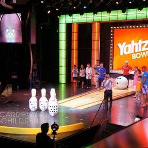 Accessoires <span class=keywords><strong>de</strong></span> <span class=keywords><strong>jeu</strong></span> <span class=keywords><strong>de</strong></span> bowling <span class=keywords><strong>géant</strong></span> <span class=keywords><strong>en</strong></span> <span class=keywords><strong>bois</strong></span> personnalisés professionnels pour carnaval divertissement <span class=keywords><strong>de</strong></span> noël programme <span class=keywords><strong>de</strong></span> diffusion <span class=keywords><strong>en</strong></span> direct <span class=keywords><strong>en</strong></span> ligne drôle - Product Image 1