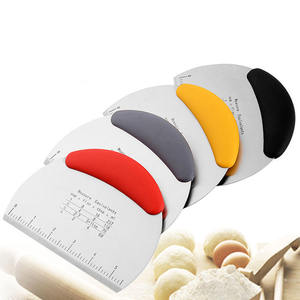 Vendita calda taglierina per pasta in acciaio inossidabile coltello per pasta da forno raschietto utensile da taglio per pasta da cucina coltello per <span class=keywords><strong>farina</strong></span> semicircolare - Product Image 1