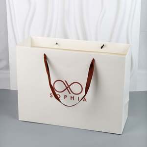 Sacs de luxe en carton recyclé personnalisables de haute qualité, impression UV, poignées en ruban doré, pour supermarchés et cosmétiques - Product Image 4