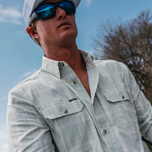 Camisa de pesca con capucha y botones, impermeable, con estampado de pez y diseño de cola de pez, de microfibra de poliéster con protección solar SPF - Product Image 1