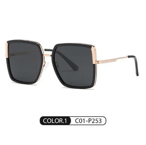 แว่นกันแดดโพลาไรซ์ทรงเว้ารุ่นใหม่สำหรับผู้หญิง กรอบสีน้ำเงิน ป้องกันรังสียูวี 400 คุณสมบัติทางแสงแบบออพติคอล ดีไซน์ทันสมัย เลนส์ Tac เหมาะสำหรับขับรถ - Product Image 5