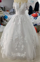 Robe de mariée de bal africaine personnalisée 2026, épaules dénudées, ornée de perles, avec appliques en dentelle blanche et jupe en tulle à manches à franges