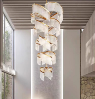 Lustre long en cristal de luxe pour escalier de duplex français, loft, hôtel, club, salle de banquet