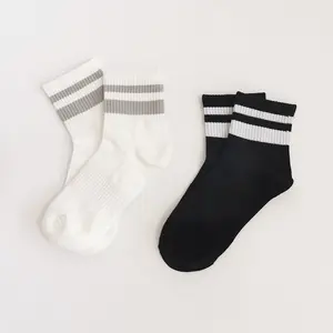 Kaus kaki Oem hadiah untuk pria kaus kaki basket kaus kaki katun hitam putih desainer kaus kaki Crew Logo kustom olahraga