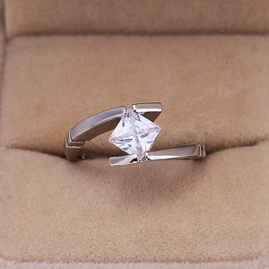 Anello Quadrato Creativo per Donne, Stile Minimalista Occidentale, Accessorio da Dito per Proposte e Feste, Regalo - Product Image 2