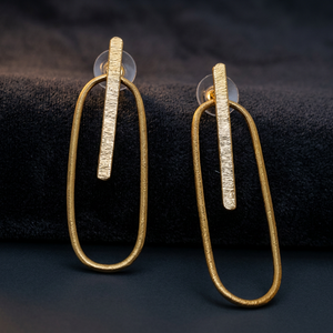 Boucles d'oreilles créoles en laiton faites à la main Soumya Creations BPE-102, bicolores plaquées or, motif géométrique, style tendance pour mariages et fêtes - Product Image 4