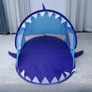 Carpa de Playa para <span class=keywords><strong>Niños</strong></span>, Sin Necesidad de Instalación, Doble Casa de Juegos, Compatible con Dos <span class=keywords><strong>Niños</strong></span>, <span class=keywords><strong>Tela</strong></span> Inflable con Diseño de Tiburón - Product Image 3