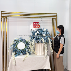 Boule de fleurs artificielles bleues faites à la main pour événements et décorations de fête LEDA Factory, idéale pour les mariages - Product Image 3