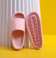 Chaussures de sport pantoufles diapositives femmes sandales logo personnalisé mode plate-forme EVA pantoufles nuage diapositives oreiller pantoufles pour les femmes