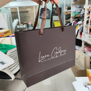 Bolsa de Papel Ecológica de Lujo para Café, Personaliza con tu Propio Logotipo, para Empaque de Ropa/Zapatos, Bolsas de Regalo Rosadas - Product Image 4