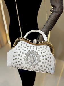 กระเป๋าถือสะพายไหล่ผู้หญิงปี 2026 แบบวินเทจ ประดับคริสตัลวิบวับ  กระเป๋าถือหูหิ้วลายหนังจระเข้ กระเป๋าสะพายใต้วงแขน  กระเป๋าประดับเพชร - Product Image 4