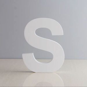 Insegna decorativa da parete in legno a forma di lettera S bianca 3D per casa, ufficio, camera da letto - Product Image 1
