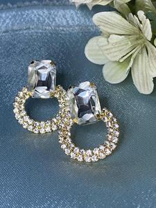 Nueva llegada estilo moderno blanco diamante Color fiesta desgaste tachuelas pendiente para mujer pequeña joyería de moda chapada en oro - Product Image 2