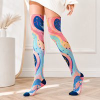 Chaussettes longues personnalisées imprimées au-dessus du genou OEM ODM, colorées, à motifs intégraux, douces, respirantes, faible MOQ, fournisseur d'usine