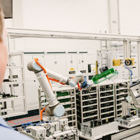 Bras robotisé de manutention industrielle automatique UR 16e Charge utile 16kg Robot collaboratif utilisé pour la palettisation et la distribution