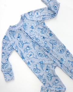 Set Pigiama Coordinato Mamma e Figlia, Stampa Floreale Blu, Maniche Lunghe con Bottoni, Abbigliamento da Notte per Madre e Bambina - Product Image 4