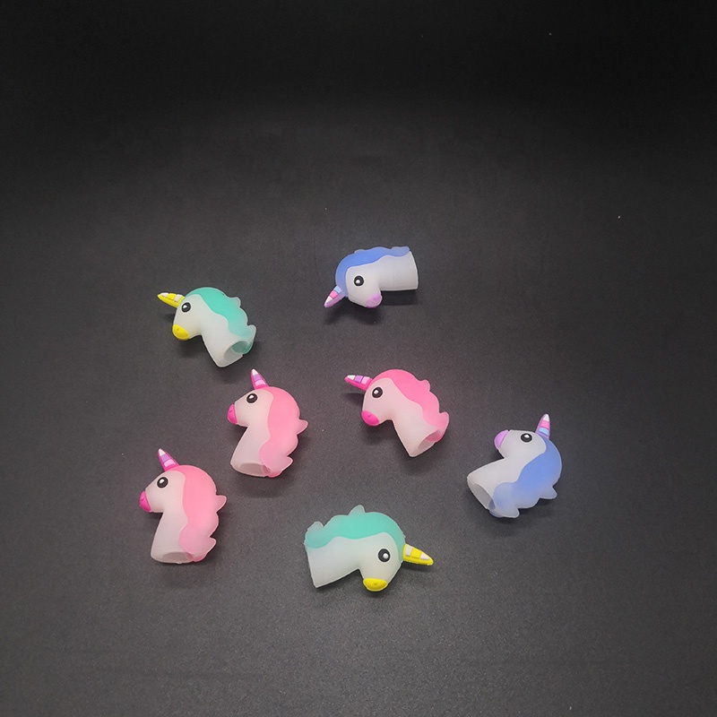 Оптовая продажа, мягкий пластиковый милый светящийся в темноте единорог, карандаш, Топпер, ПВХ крышка для ручки