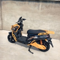 Nouveau modèle de moto électrique 2026 avec une vitesse maximale de 50 km/h pour les routes urbaines, dotée de pneus épais et d'un moteur électrique de haute qualité.