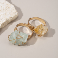 Bagues ajustables en pierres brutes irrégulières, en cristal de guérison, avec fil de cuivre coloré et plaqué or