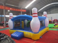 Château gonflable commercial Nova Rides en forme de bowling pour enfants