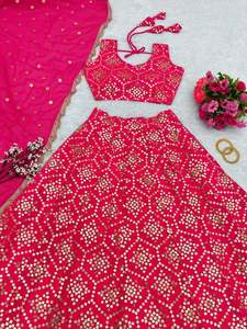 Vêtements traditionnels indiens Lehenga Choli de séquence de 9mm pour mariage et réception au prix de gros de l'Inde - Product Image 5