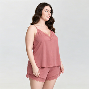 Conjunto de Pijama de Dos Piezas para Mujer Tallas Grandes: Top de Tirantes Finos con Cuello en V de Encaje y Shorts con Ribete de Encaje, en Modal Suave - Product Image 2