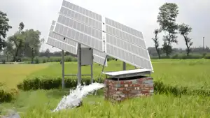 Bomba de agua solar de 24V con salida de 1 pulgada combinada con panel solar