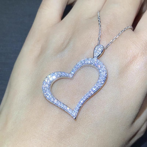 Collana Minimalista con Ciondolo a Cuore per Donne, Catena con Charm d'Amore, Gioiello alla Moda per Uso Quotidiano, Regalo - Product Image 3