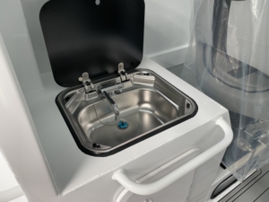 Catamaran de pêche en aluminium de 7,9 m (26 pieds) avec cabine, stable et performant, en promotion en Australie - Product Image 4