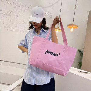 Sac fourre-tout à bandoulière pour femme en toile épaisse, réutilisable et écologique, avec bouton, grande taille, poignées en sangle PP, impression personnalisée - Vente en gros OEM - Product Image 2