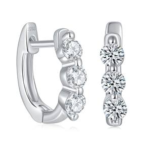 Pendientes de botón para mujer chapados en plata y oro con moissanita en forma de bola, ideales para aniversario o compromiso. - Product Image 1