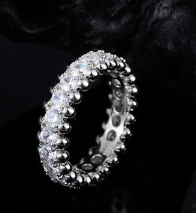 Artículo Viral de Moda: Anillo de Plata de Ley S925 con Cuentas de Moissanita en Círculo Completo para Mujer, Anillo de Dedo de Lujo Apilable de Dos Tonos - Product Image 6