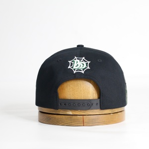 Gorra de Béisbol Snapback de 5 Paneles de Alta Calidad ODM OEM con Bordado 3D Luminoso de Telaraña, Gorra de Gamuza - Product Image 5