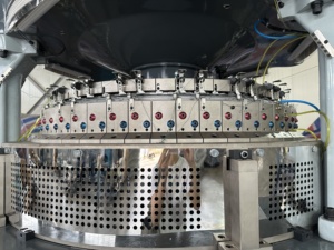 Machine à tricoter circulaire à grande vitesse de grand diamètre Double débardeur fonctionnant le tissu Jacquard amical 120 pouces de largeur 7G-jauge 32G - Product Image 3