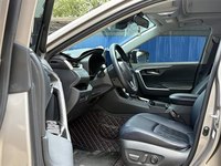2022 2023 2024 Mobil Toyota RAV4 2.0L Luxury SUV dengan Transmisi Otomatis, Mobil Bekas, Harga Terjangkau, Interior Kulit