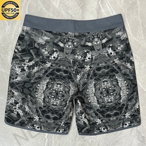 Shorts de plage pour hommes, imprimés par sublimation, personnalisés, de haute qualité, prix de gros, protection solaire, shorts de bain pour hommes - Product Image 5