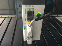 Machine de fraisage CNC 3 axes pour le bois avec broche italienne pour la fabrication de meubles, de portes d'armoires et d'articles artisanaux en bois