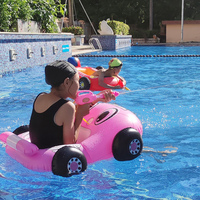 Offre Spéciale flotteur de piscine de bateau de dessin animé rose avec pistolet gonflable flottant pour enfants