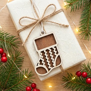 Adornos navideños de madera en patchwork al por mayor, casas de jengibre huecas, casas en miniatura 3D, medias navideñas, Navidad - Product Image 1