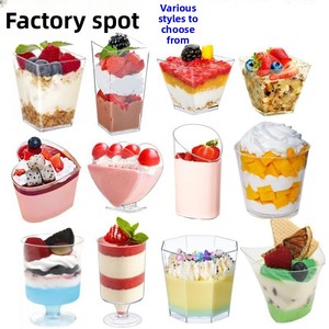 Gobelets à dessert carrés rigides en plastique jetables à paroi simple avec cuillères, coupes à <span class=keywords><strong>mousse</strong></span>, verres à vin et coupes à sundae pour glaces - Product Image 1