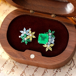 Pendientes de tuerca de hoja verde esmeralda <span class=keywords><strong>colombiana</strong></span> cultivada en laboratorio de 3 quilates para mujer - Product Image 2