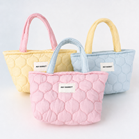 Sac fourre-tout matelassé personnalisé avec logo pour femme, sac à main léger rembourré, sac à bandoulière doux et rembourré, vente en gros OEM ODM