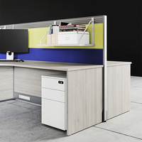 Poste de travail de bureau en forme de L pour 4 personnes avec cloison acoustique en tissu et meuble mobile pour bureau à aire ouverte
