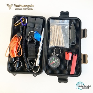Kit de survie en plein air avec couteau, boussole, allume-feu et outils dans un étui portable - Product Image 5