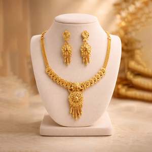 Parure de bijoux plaqué or pour femme, motif floral, collier et boucles d'oreilles classiques, design chaîne boîte, provenance Inde - Product Image 1