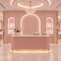 Design d'intérieur de bijouterie rose de luxe avec vitrines en verre sur mesure
