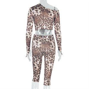 Viviblook Z217ST05 Ins 2025 nouvelles femmes imprimé léopard costume asymétrique épaules nues haut à manches longues et pantalon deux pièces ensemble - Product Image 4