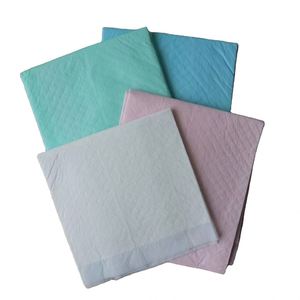 Protège-draps jetables 5 couches de haute qualité et durables pour animaux de compagnie, en pulpe de cellulose, tissu doux, anti-odeur et imperméable - Product Image 2